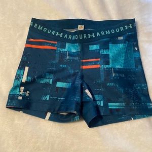 Women’s XS UA spandex shorts